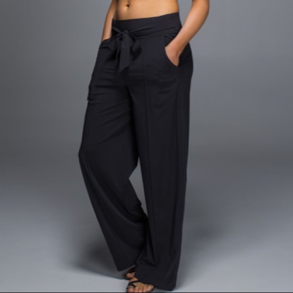 Lululemon Noir Pant